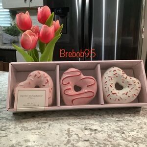 Cupcakes and Cashmere Heart-Shaped Ceramic Decor Set